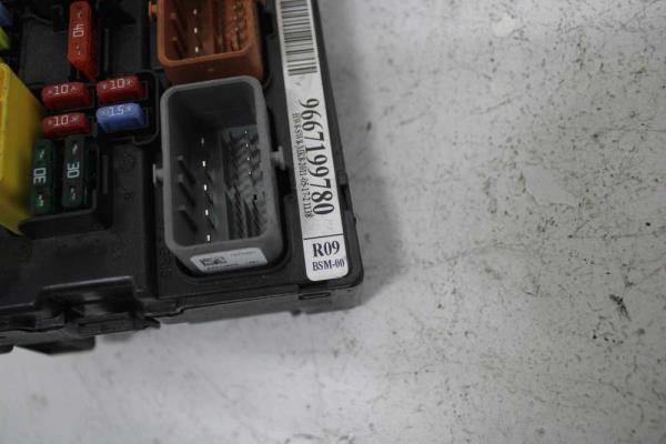 BOITIER ELECTRONIQUE CITROEN / PEUGEOT BSM-R09 - Vue 2